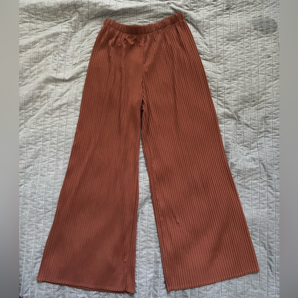 Uniqlo Brown Pleated Flowy Pants